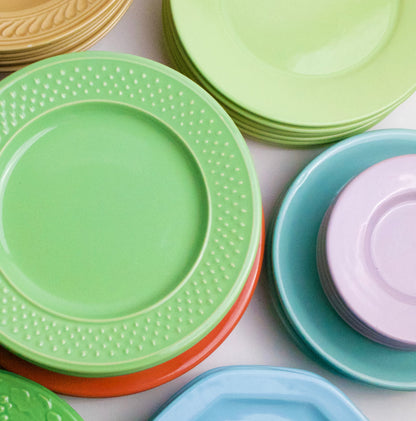 Green dot lunch plate