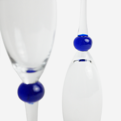 Blauw champagneglazen met kraalvormige steel