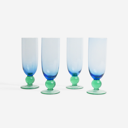 Blauwgroene champagneglazen