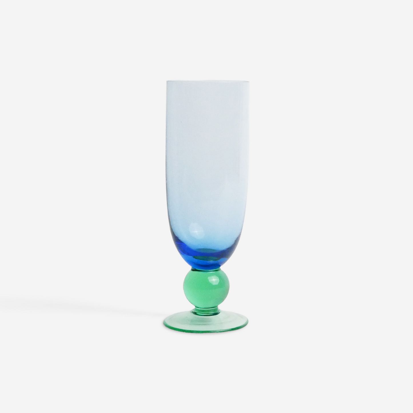 Blauwgroene champagneglazen