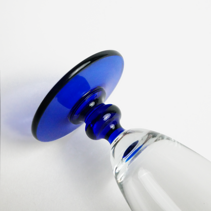 Champagneglazen met blauwe steel
